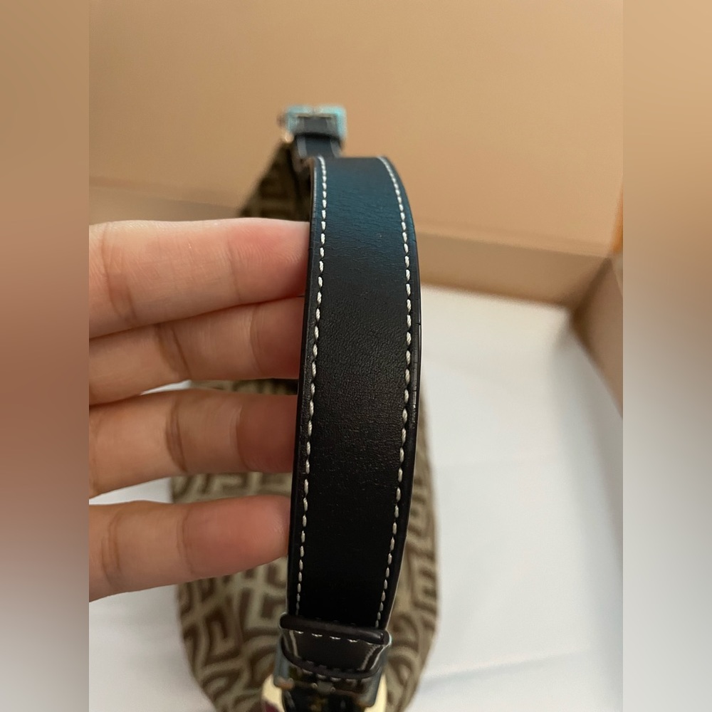 Sold❌Authentic GIVENCHY Cut Monogram Shoulder Bag - Picture 1 of 16